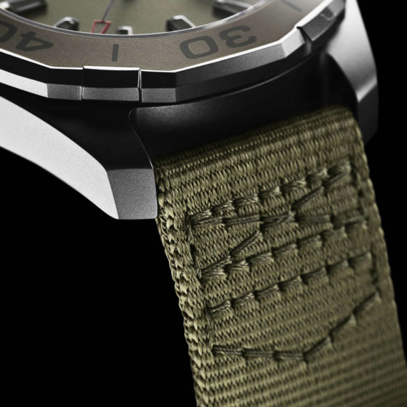 TAG Heuer Aquaracer 300M Camouflage khaki WAY208E.FC8222 case